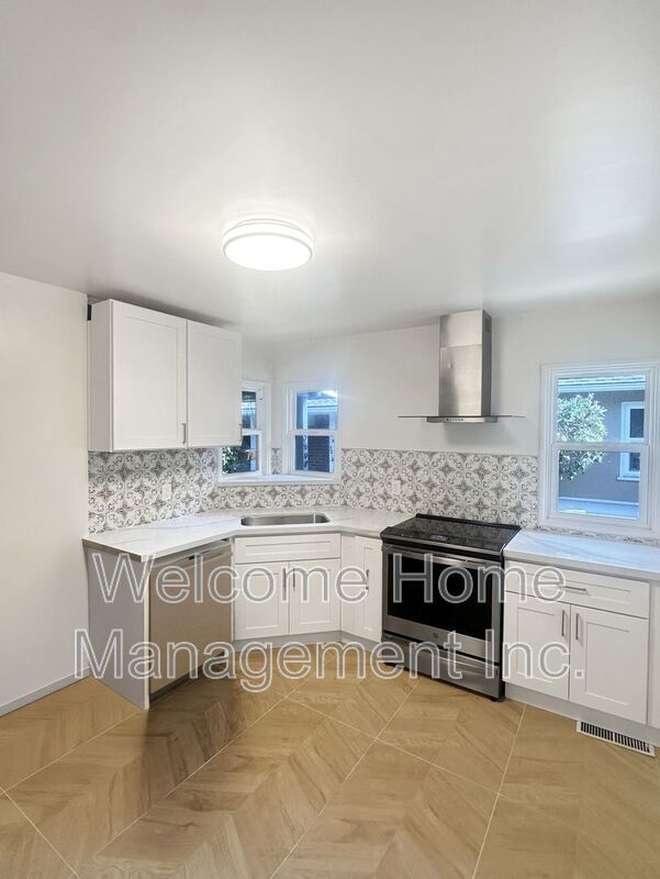 Building Photo - 5808 Estates Dr