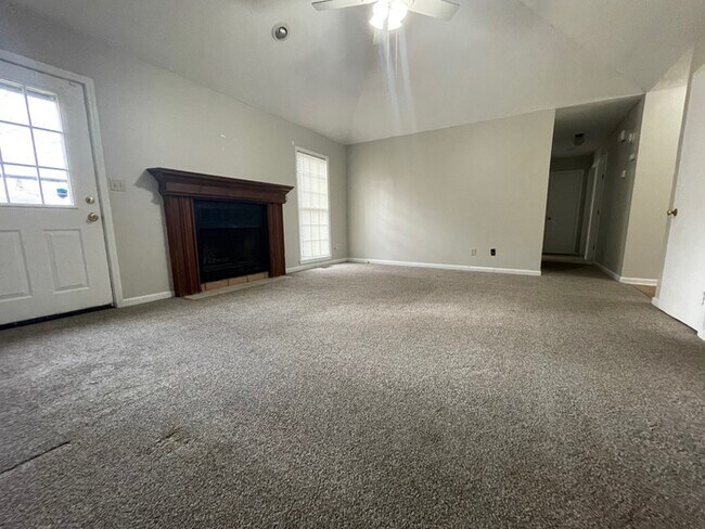 Building Photo - 3BD/2BA Single Family home