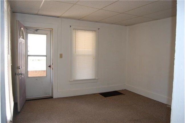 Building Photo - 406 6th St