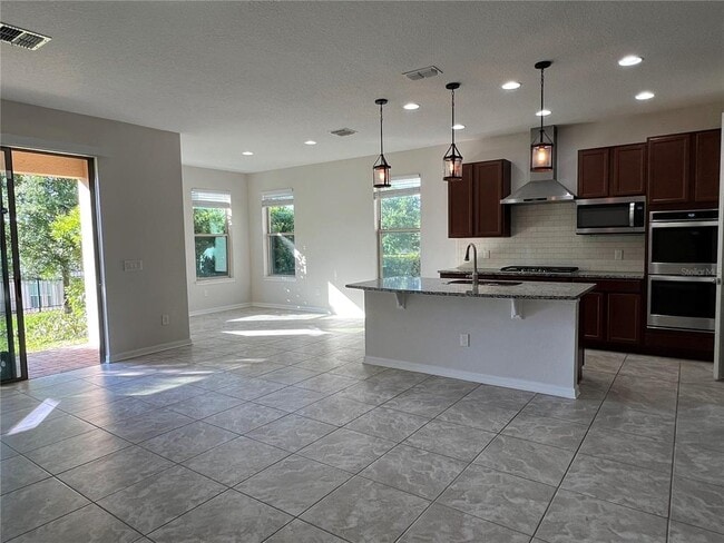 Building Photo - 17392 Bal Harbour Dr