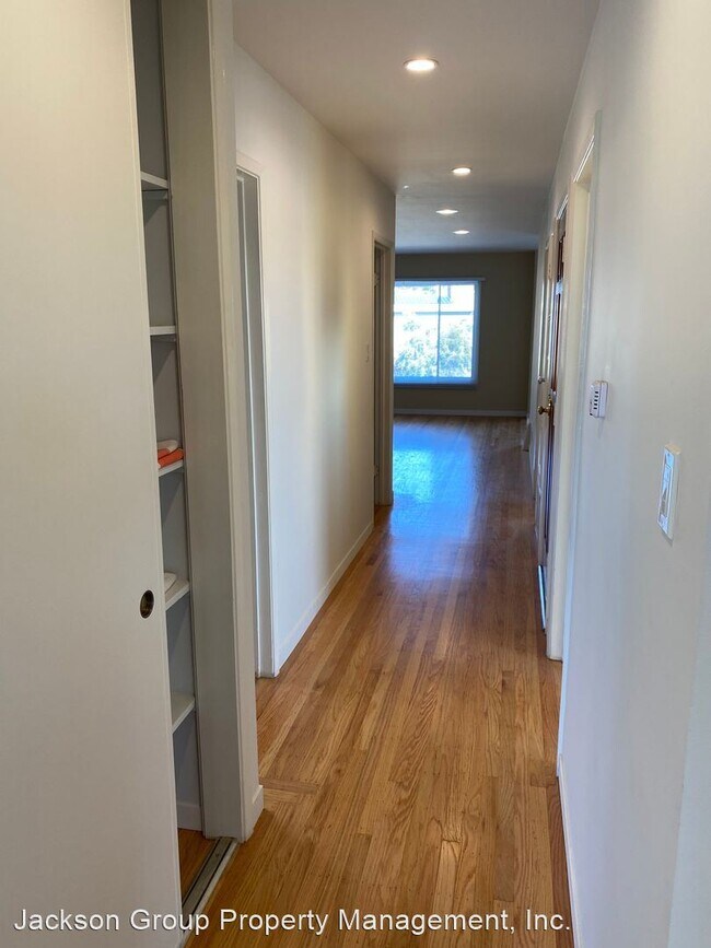 Building Photo - 4 br, 1.5 bath House - 596 Bella Vista