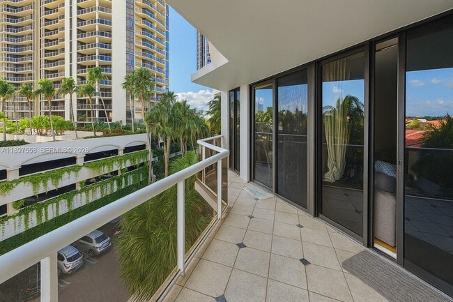 Foto del edificio - 3610 Yacht Club Dr