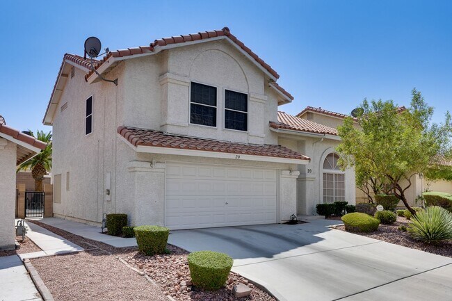 Building Photo - Cozy 3-Bed Home with Pool & Fireplace in P...