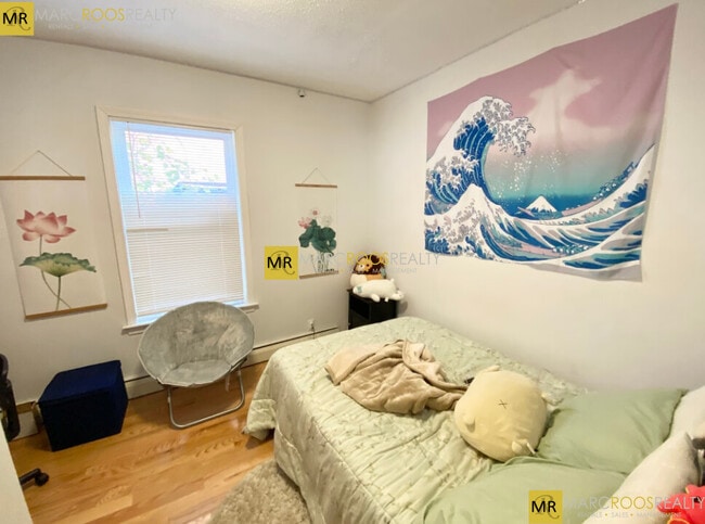 Foto del edificio - 10 Bickford Ave