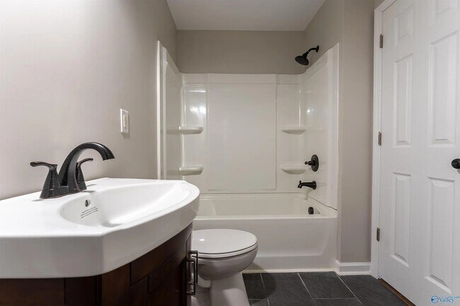 Foto del edificio - 3708 Valleydale Rd NW