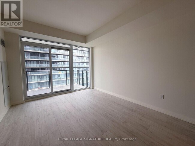 Building Photo - 27 Korda Gate