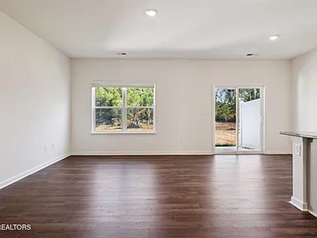 Building Photo - KODAK LOCATION! Lots of Amenities!!