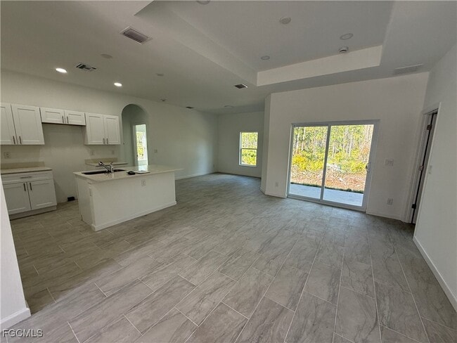 Building Photo - 1047 Hobart St