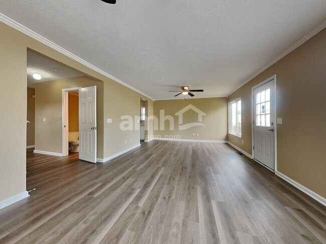 Foto del edificio - 9865 Whispering Pine Dr