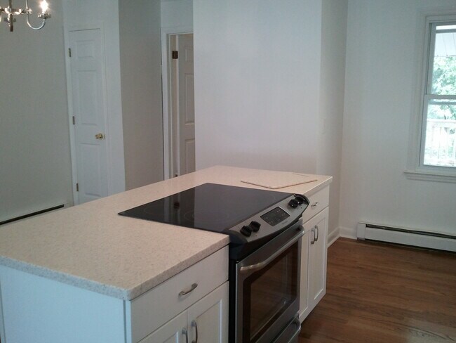 Building Photo - 508 Rougemont Ave