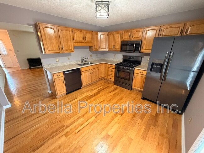 Foto del edificio - 215 Radford Dr