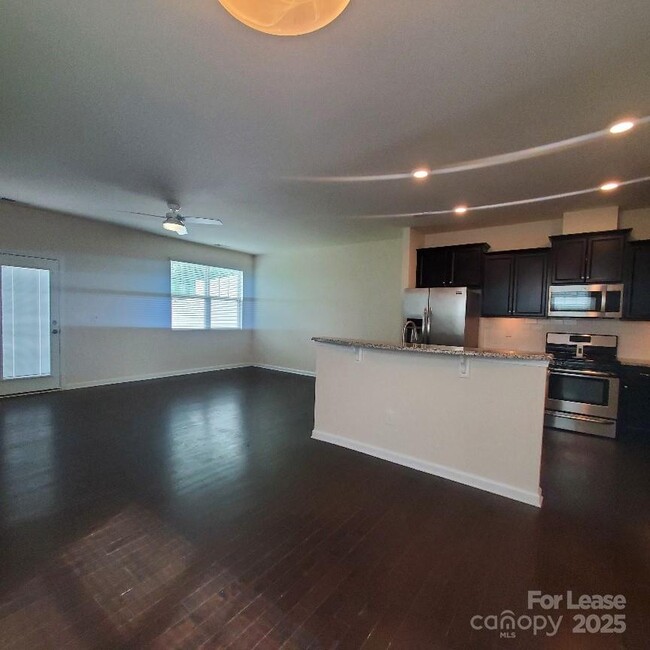 Foto del edificio - 4033 Black Walnut Wy