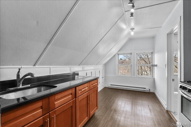 Foto del edificio - 7 Oak Ave