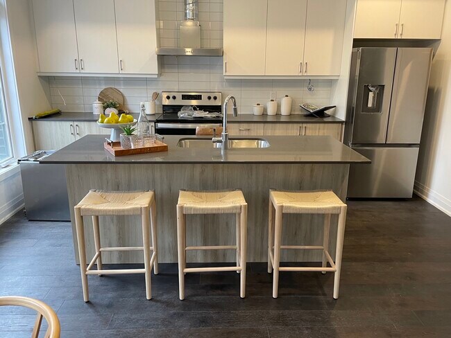 Photo du bâtiment - Modern Urban Towns Now Leasing!