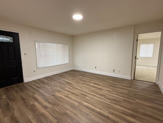 Foto del edificio - 347 Joseph Rd