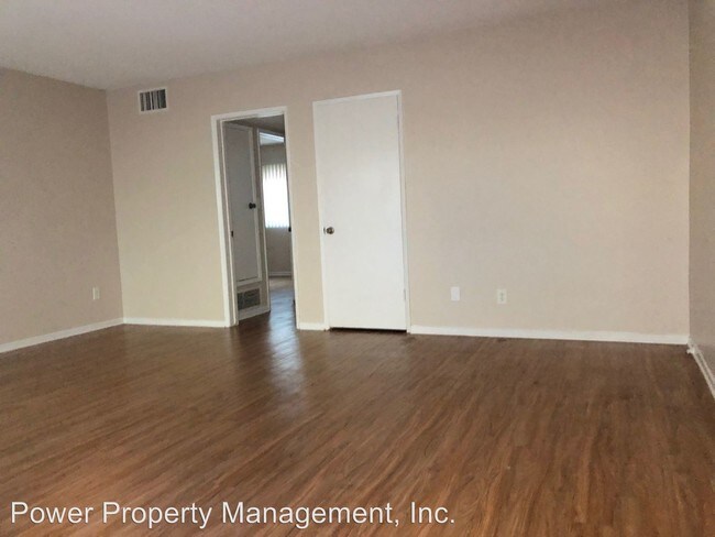 Building Photo - 536 S Flower St