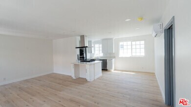 Building Photo - 835 S Sherbourne Dr