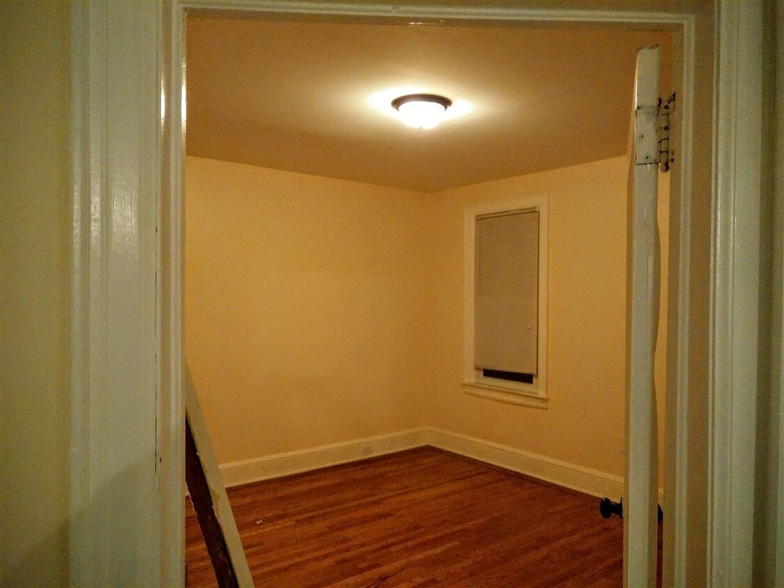 Building Photo - 30 W 32nd St
