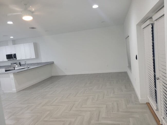 Building Photo - 6954 Redditt Rd