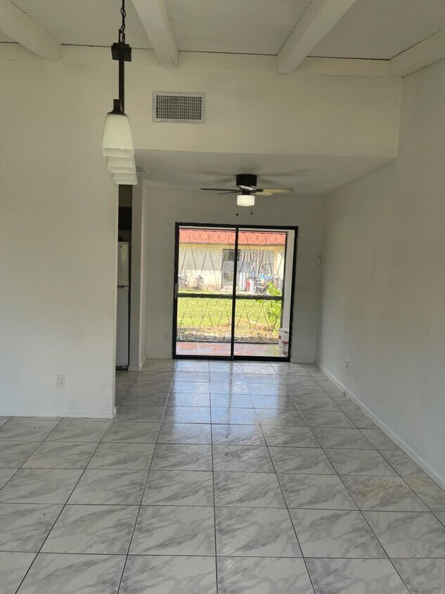 435 Glenwood Dr, West Palm Beach, FL 33415 Condo for Rent in West Palm Beach, FL