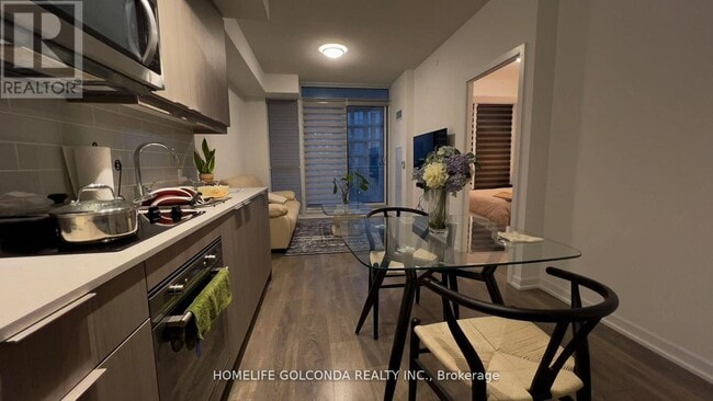 Building Photo - 32 Forest Manor Rd