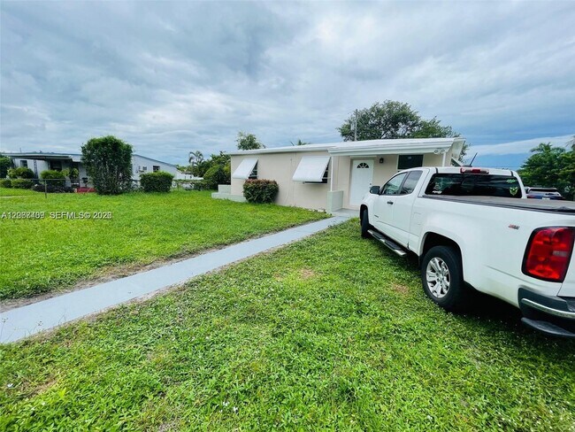 Foto del edificio - 12330 NW 17th Ct