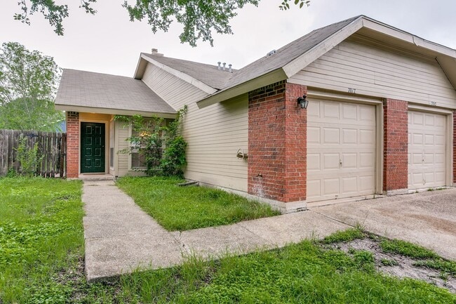 Building Photo - 2-BEDROOM DUPLEX