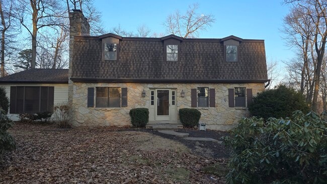 Building Photo - 176 Primrose Dr