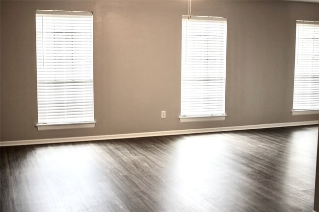 Foto del edificio - 4110 Valley Haven Dr