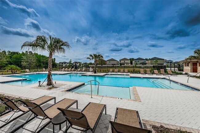 Foto del edificio - 8327 Crescent Oaks Dr