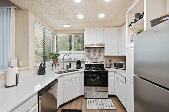 Building Photo - Oak Creek at Gilcrease