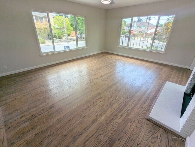 Building Photo - 4BR 3.5BA House with In-Law Unit and Bonus...