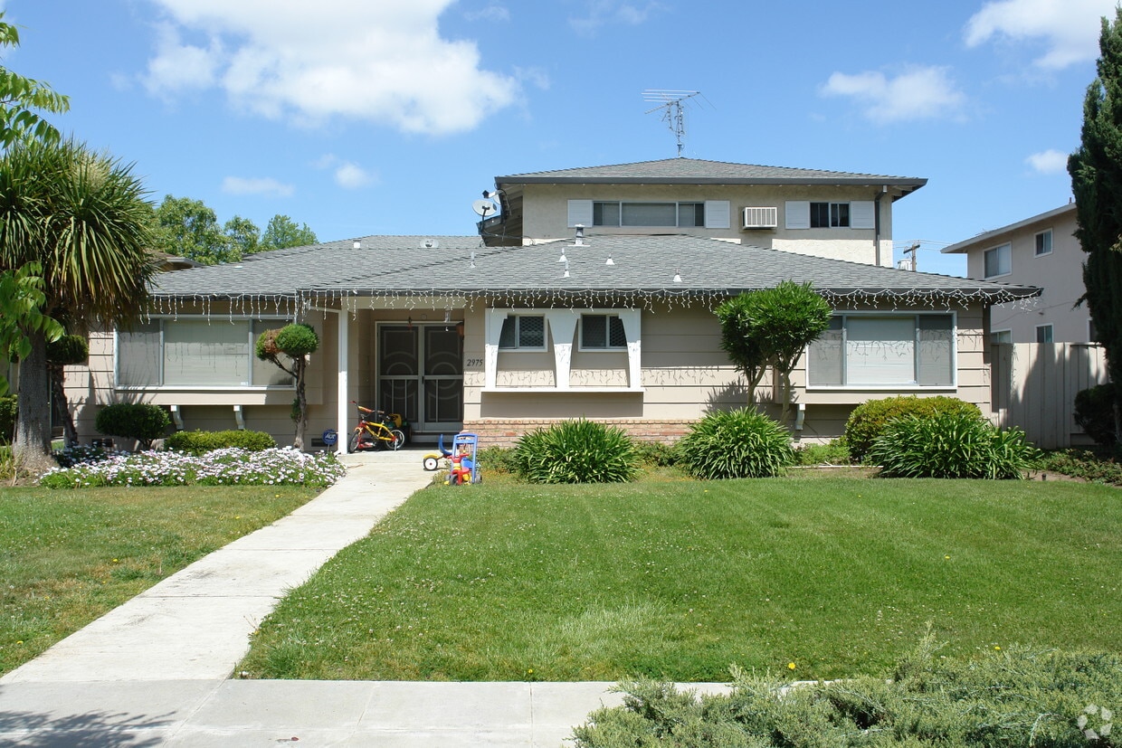 Building Photo - 2975 Neet Avenue