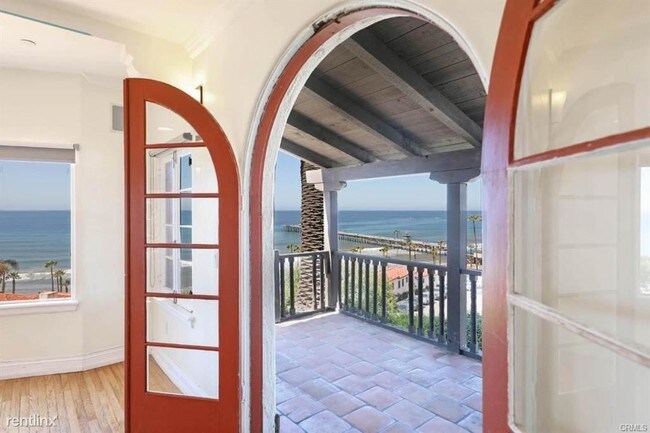 Foto del edificio - 3 br, 3 bath Triplex - 402 Pasadena Ct # A