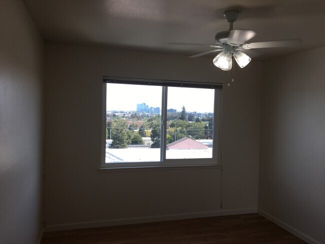 Foto del edificio - 665 Middle Rd
