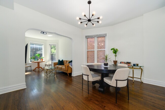 Foto del edificio - 2703 N Sacramento Ave