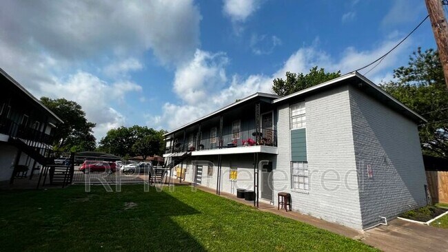 Foto del edificio - 427 Hollyvale Dr