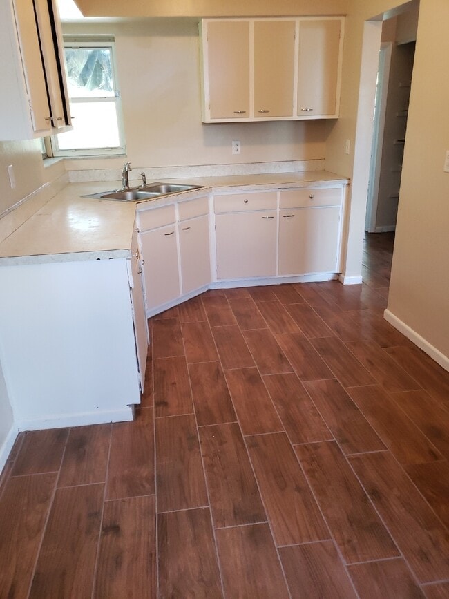 Foto del edificio - 2 Bed 1 Bath Home | Pet Friendly with Fenced Yard | Washer Dryer Hook Ups | Section 8 Welcome