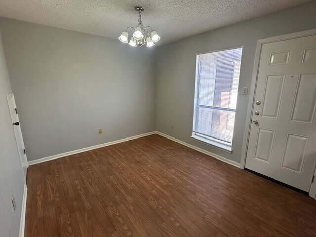 Foto del edificio - 336 Mill Creek Rd