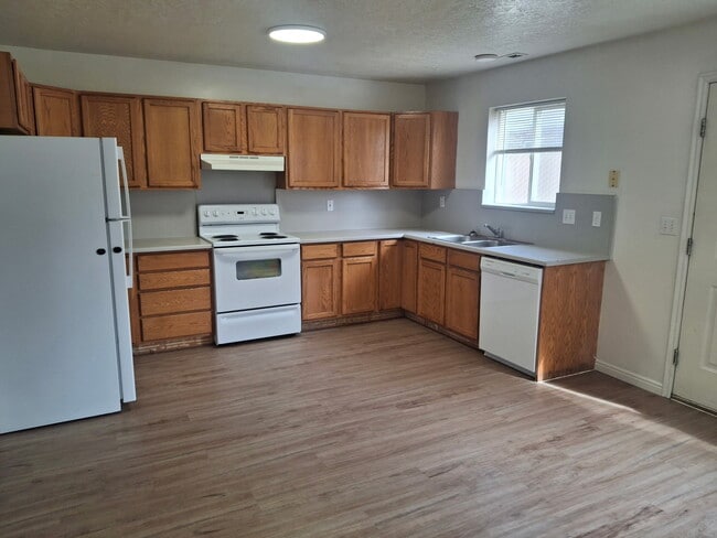 Building Photo - 1376 N 260 W