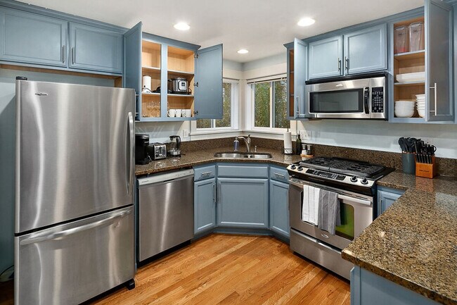 Foto del edificio - 1220 Aurora Ave N