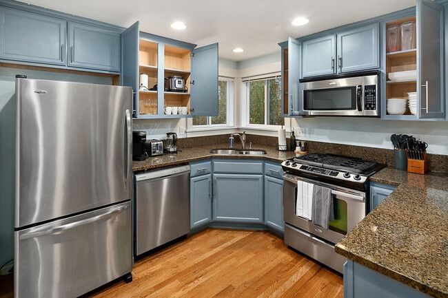 Building Photo - 1220 Aurora Ave N