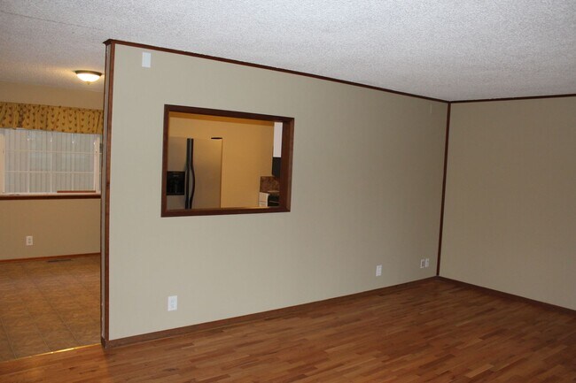 Foto del edificio - Beautiful 4 bedroom Rambler home with shop...