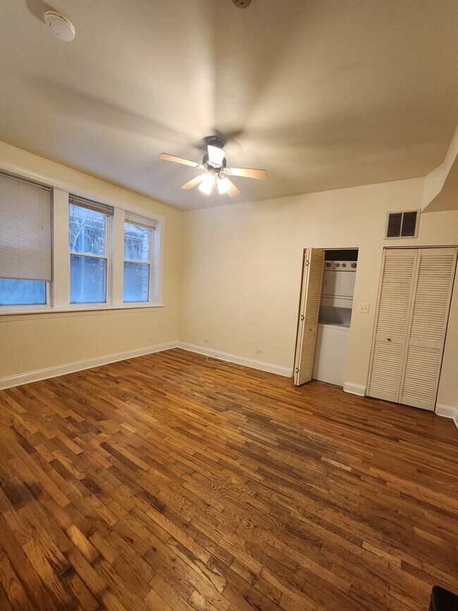 Foto del edificio - 6812 N Wayne Ave