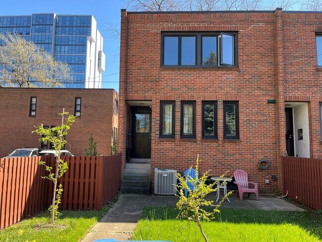 Building Photo - 5221 S Kimbark Ave