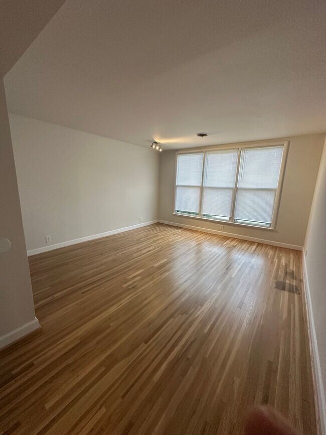 Foto del edificio - 246 White Bridge Rd