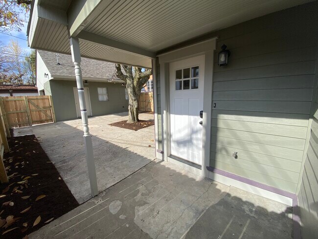 Building Photo - 934 Olive St