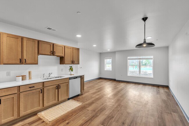 Foto del edificio - Lindoo School Apartments-Ladysmith, LLC