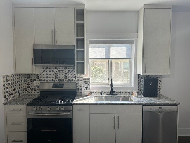Foto del edificio - 7109 N Keeler Ave