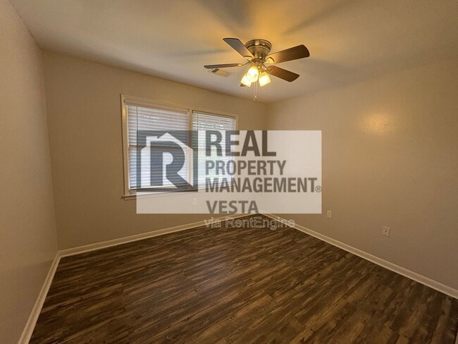 Foto del edificio - 406 Russell Pkwy